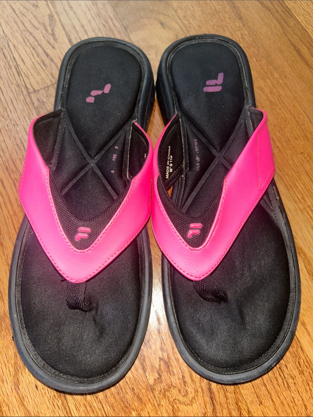 Fila Women's Black Footbed Hot Pink Strap Flip Flop Sandals size 11